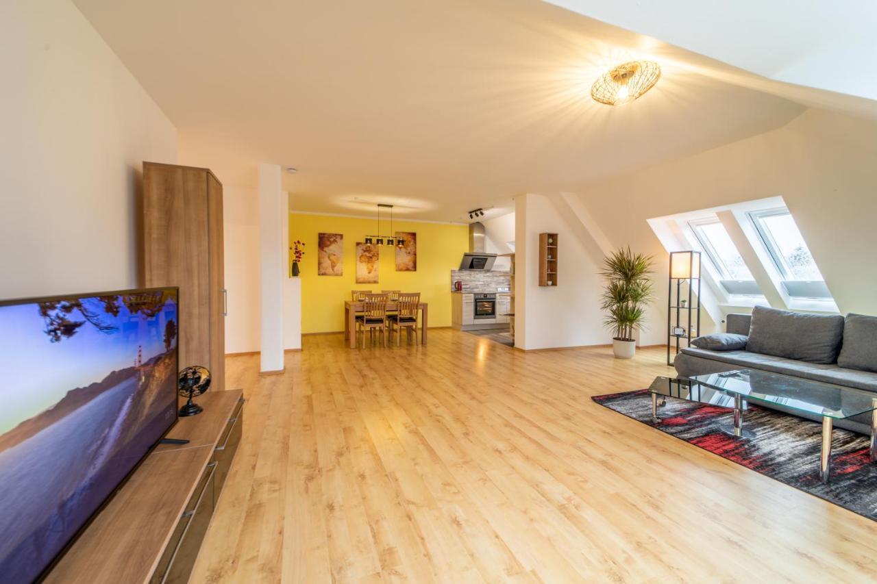 Moderne Dachgeschosswohnung - Parkplatz - Netflix Coburg Zewnętrze zdjęcie